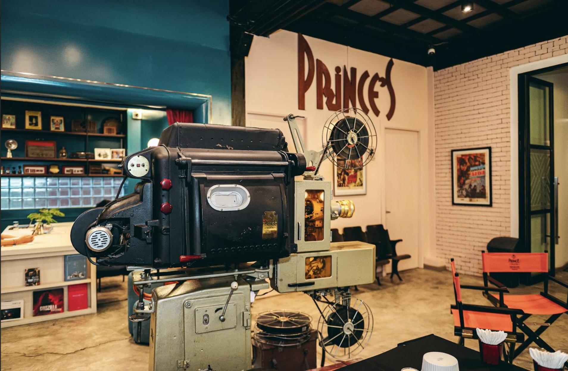 Prince Theatre Heritage Stay Hostel - Silom Bangkok Exterior photo