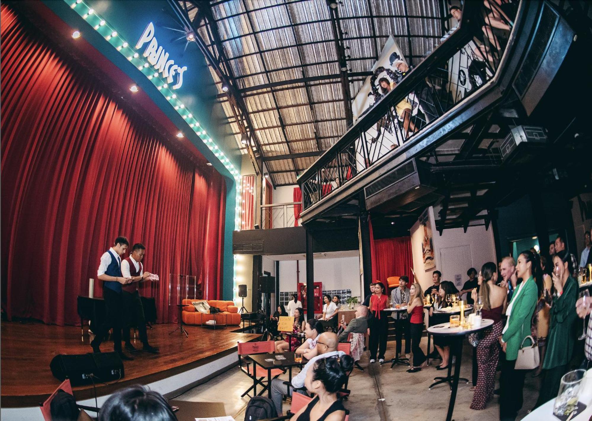 Prince Theatre Heritage Stay Hostel - Silom Bangkok Exterior photo
