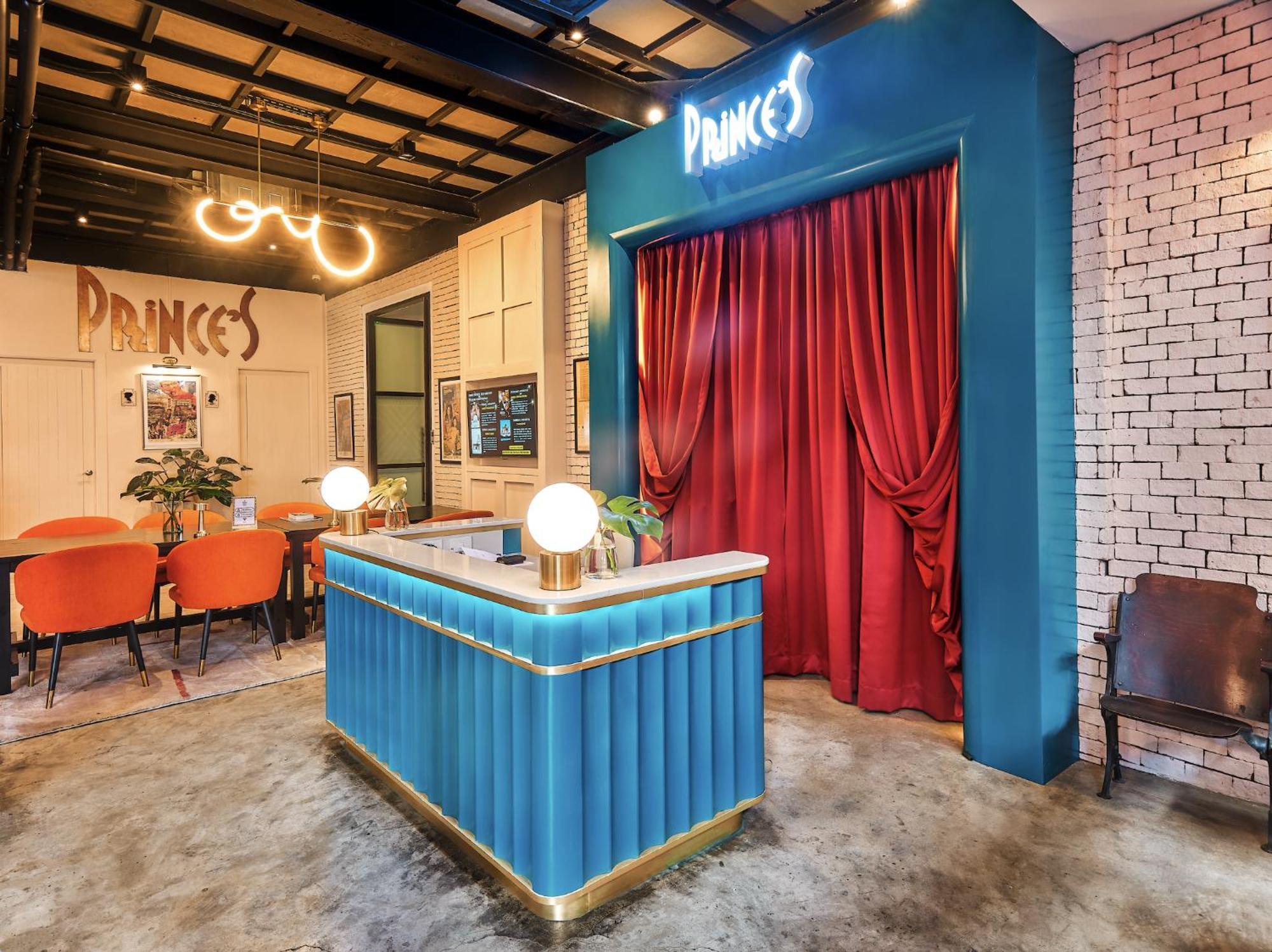 Prince Theatre Heritage Stay Hostel - Silom Bangkok Exterior photo