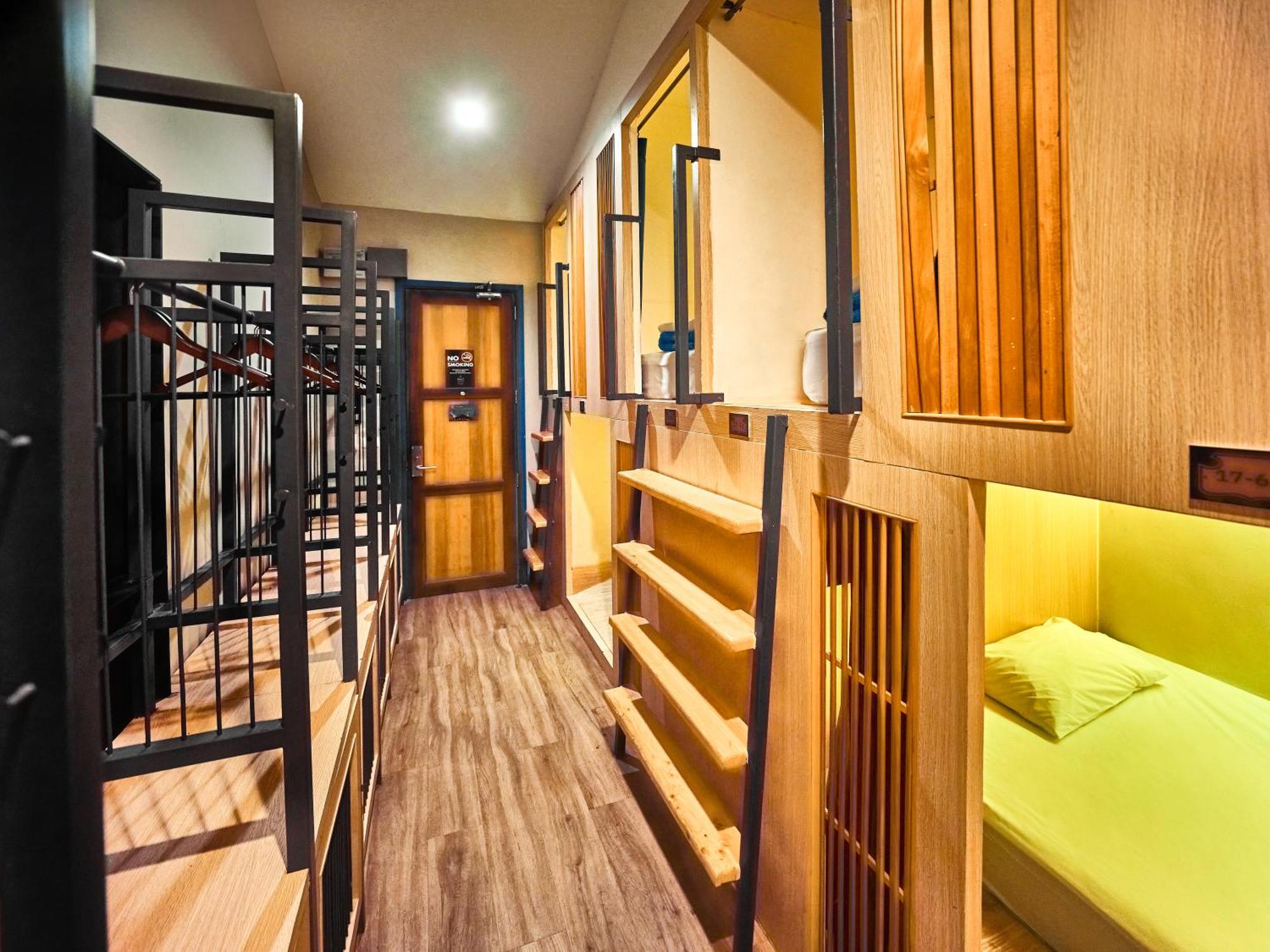 Prince Theatre Heritage Stay Hostel - Silom Bangkok Exterior photo