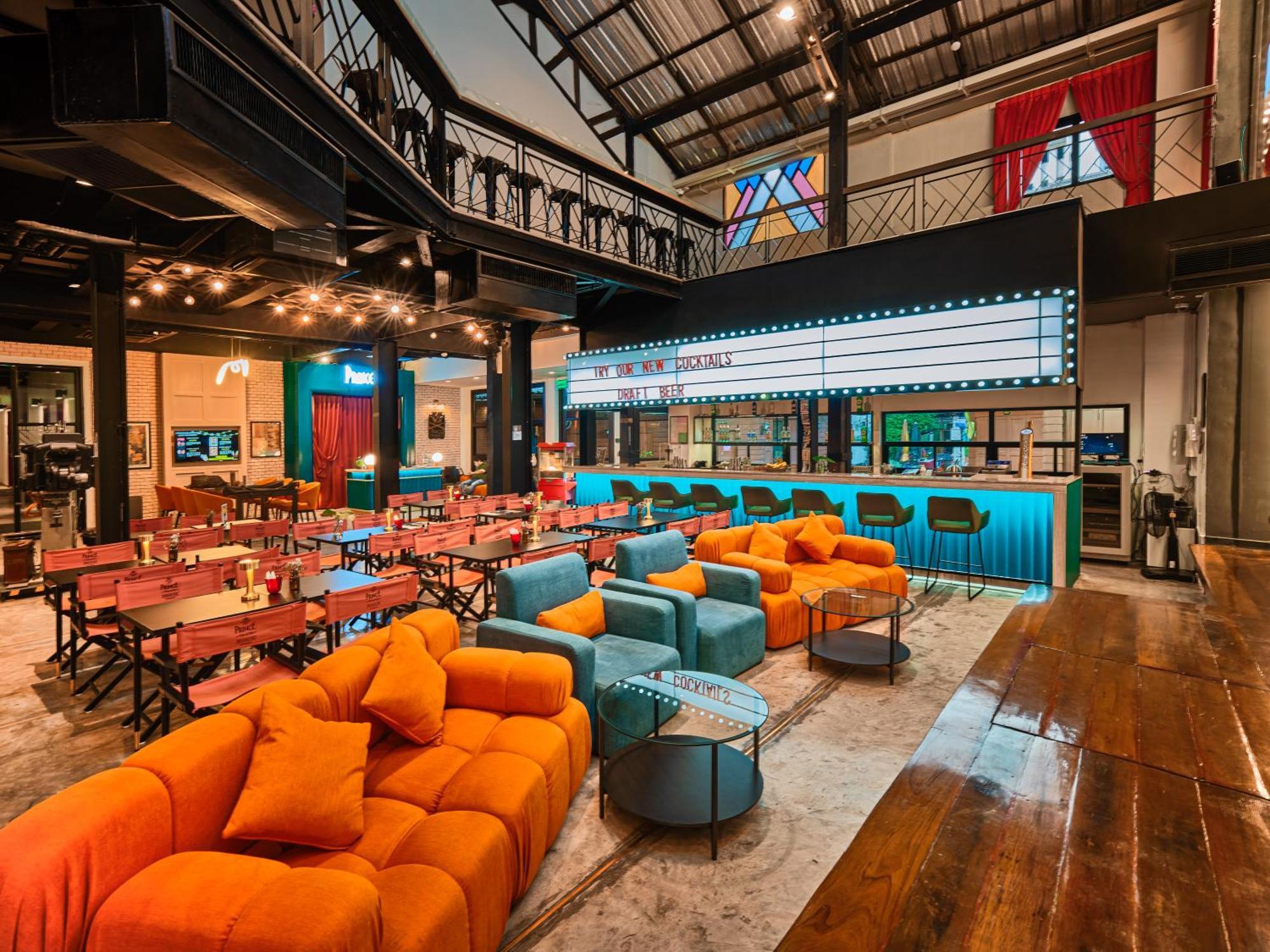 Prince Theatre Heritage Stay Hostel - Silom Bangkok Exterior photo