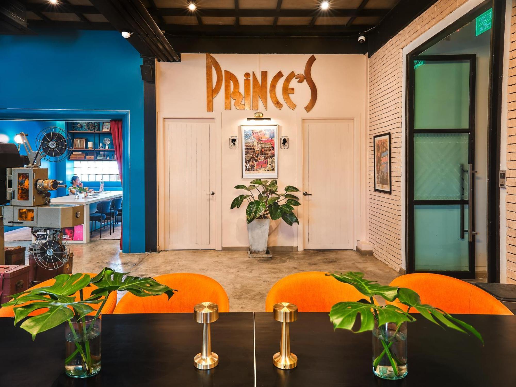 Prince Theatre Heritage Stay Hostel - Silom Bangkok Exterior photo